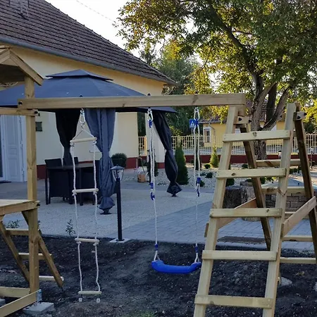 Harmonia Kishaz Vendeghaz * Poroszló